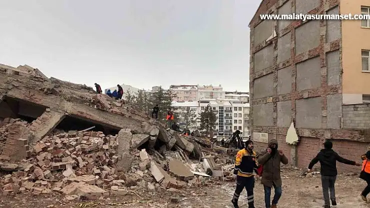 Elazığ bir bina çöktü, biri polis 4 kişinin olduğu tahmin ediliyor