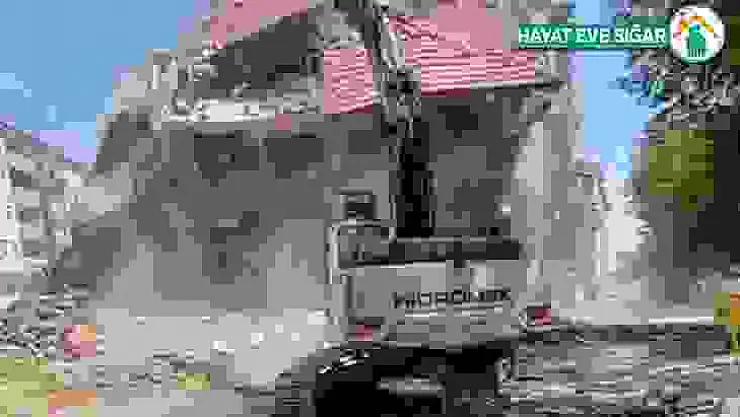 Elazığ'da 'korna' sesi ile 4 katlı bina yıkıldı