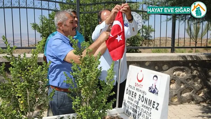 Elazığ'da 15 Temmuz öncesi şehit mezarlıkları temizlendi