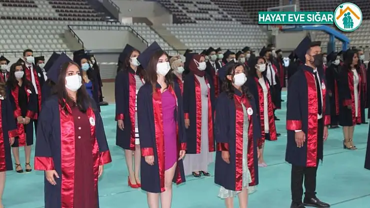 Elazığ'da 155 doktor adayı kep attı