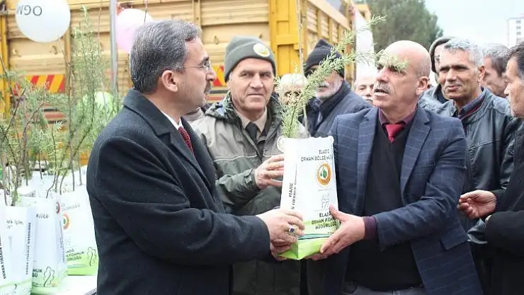 Elazığ'da 2 bin 20 adet fidan dağıtıldı