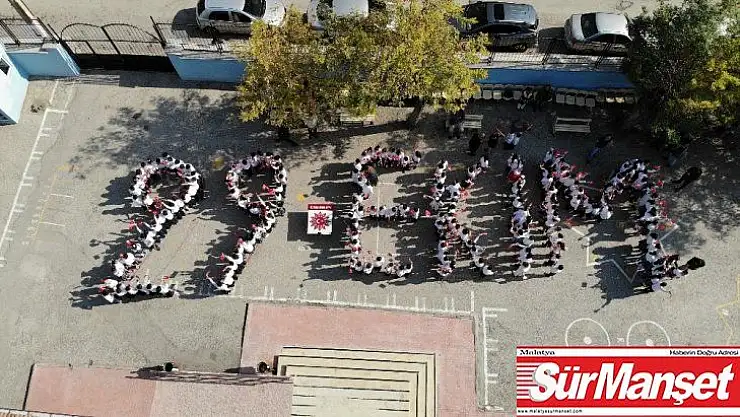 Elazığ'da 200 öğrenciden '29 Ekim' koreografisi