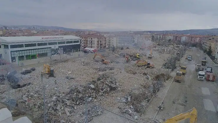 Elazığ'da 4 bin 600 bina için yıkım kararı verilmişti, çalışmalar aralıksız devam ediyor