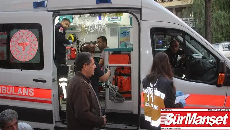 Elazığ'da 8 katlı binadan kopan beton parçalar 2 kişiyi yaraladı