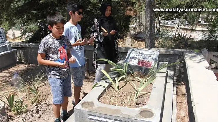 Elazığ'da arefe günü mezarlıklarda ziyaretçi yoğunluğu