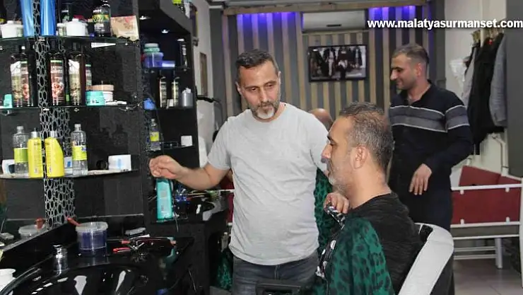 Elazığ'da bayram öncesi berberlerde yoğunluk başladı