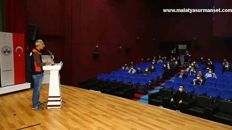 Elazığ'da belediye personeline afet eğitimi semineri