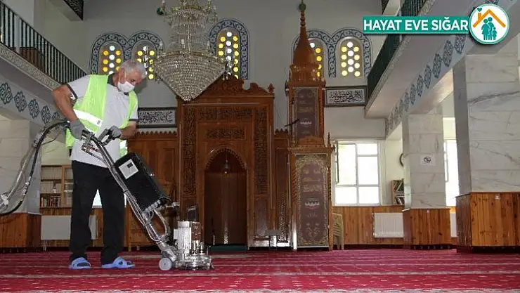 Elazığ'da camiler, ibadete hazırlanıyor
