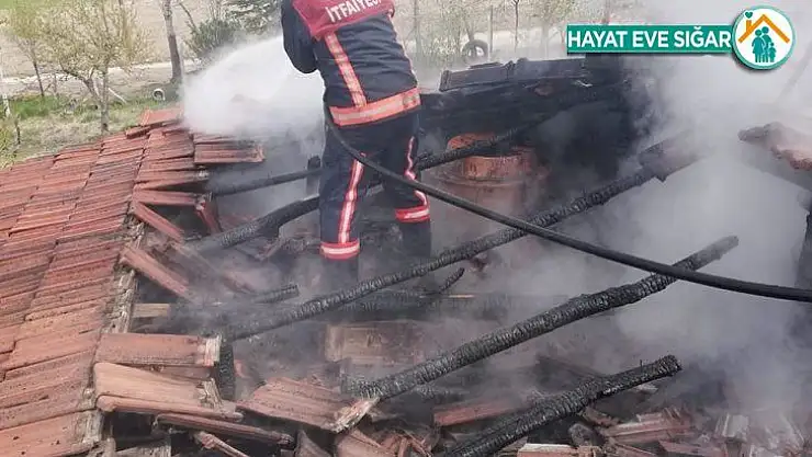 Elazığ'da çatı yangını