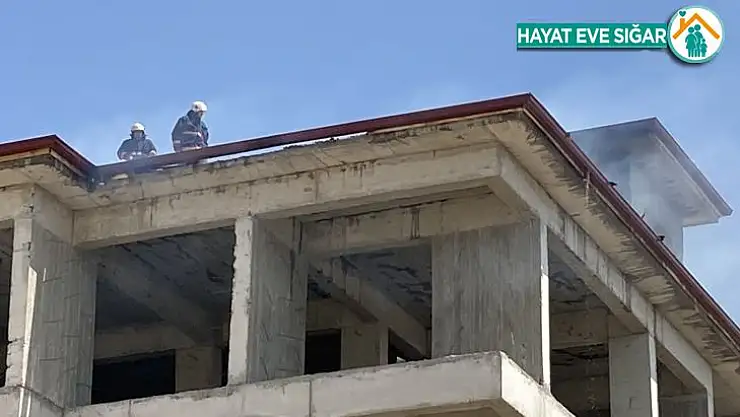 Elazığ'da çatı yangını
