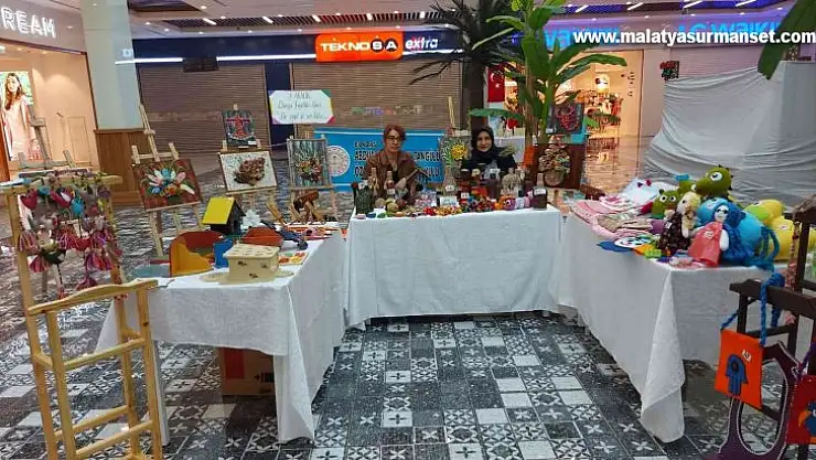 Elazığ'da engelli öğrencilerin yaptığı eserler sergilendi