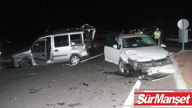 Elazığ'da hafif ticari araç ile otomobil çarpıştı: 5 yaralı