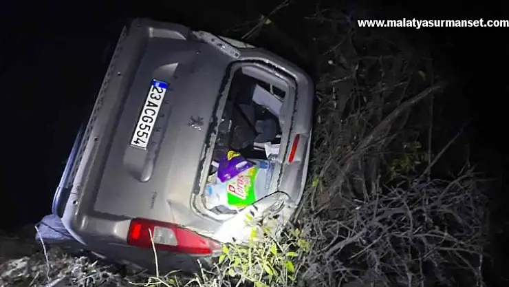 Elazığ'da hafif ticari araç şarampole uçtu: 6 yaralı