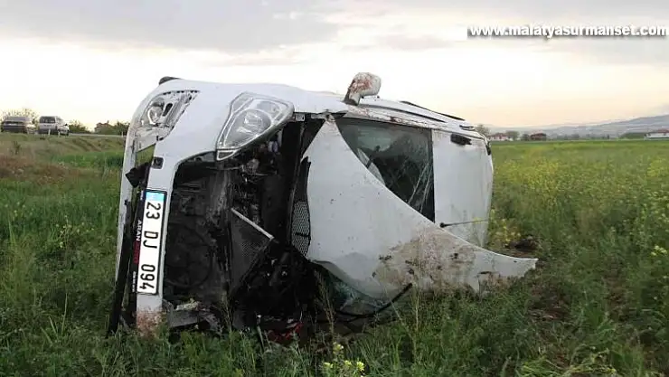 Elazığ'da hafif ticari araç şarampole uçtu: 8 yaralı
