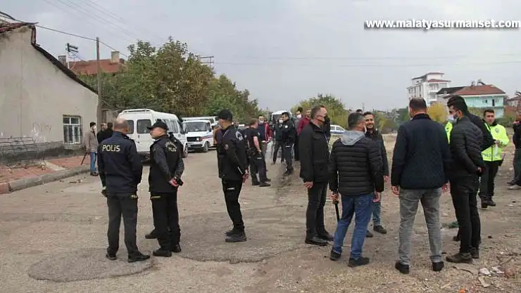 Elazığ'da iki aile arasında silahlı, kılıçlı, bijonlu kavga: 3 yaralı
