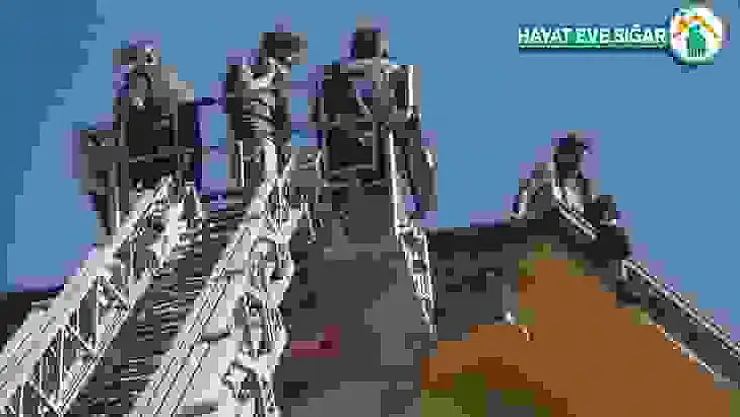 Elazığ'da intihara kalkışan şahsı, polis 3 saatte ikna ederek indirdi