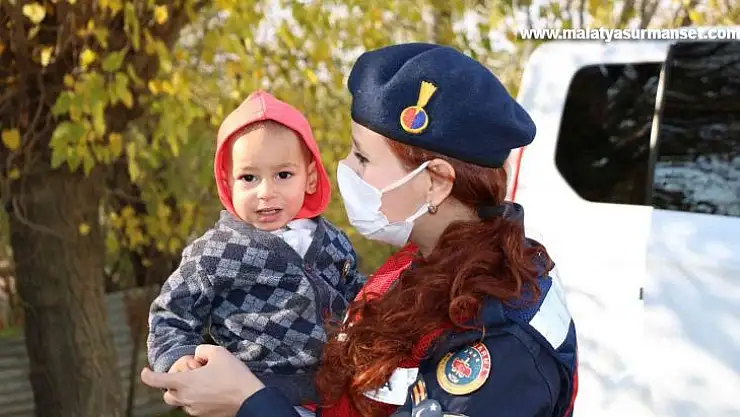 Elazığ'da jandarmadan 20 Kasım Dünya Çocuk Hakları Gününde anlamlı etkinlik