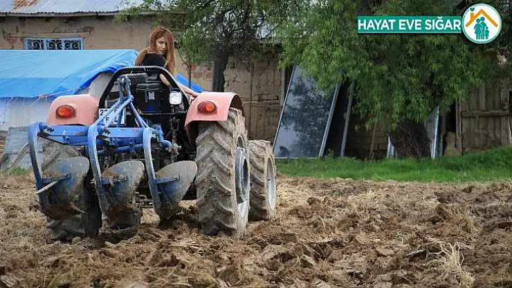 Elazığ'da kadın muhtar yaşlı ve hastaların evladı gibi oldu