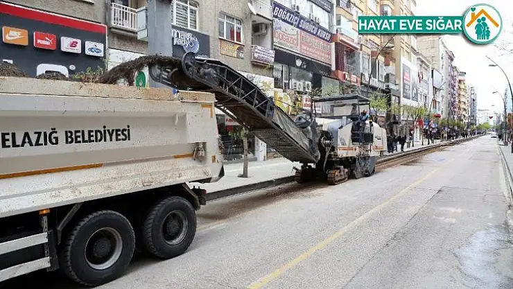 Elazığ'da kapatılan cadde de yenileme çalışması başlatıldı