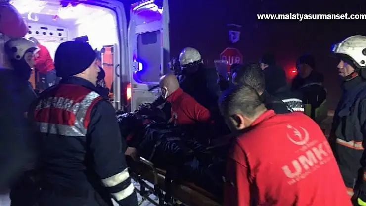 Elazığ'da kazada takla atan aracın altında sıkıştı, ekipler seferber oldu