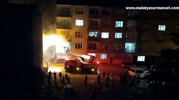 Elazığ'da korkutan yangın: Ev alev alev yandı