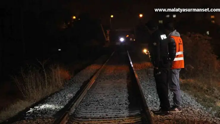 Elazığ'da makinistin ihbarı polisi alarma geçirdi, raylar didik didik arandı
