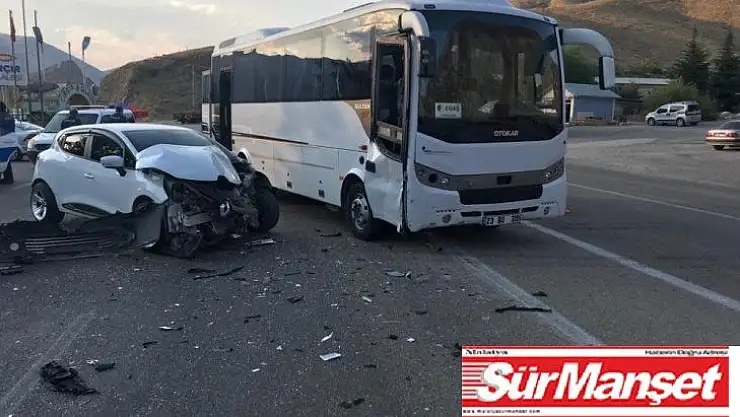 Elazığ'da midibüs ile otomobil çarpıştı:2 yaralı