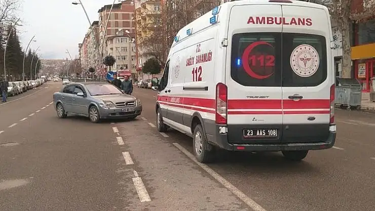 Elazığ'da motosiklet ile otomobil çarpıştı:1 yaralı
