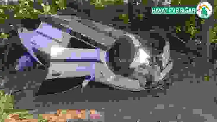 Elazığ'da otomobil bahçeye uçtu:1 ölü,2 yaralı