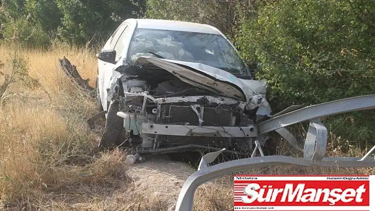 Elazığ'da otomobil direğe çarptı: 1'i çocuk 3 yaralı