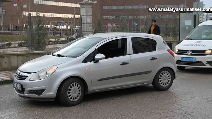 Elazığ'da otomobil yayaya çarptı: 1 yaralı