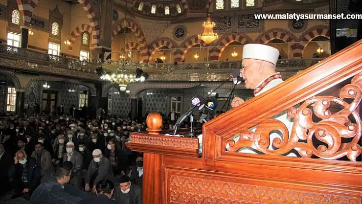 Elazığ'da Ramazan ayının ilk cuma namazında camiler doldu