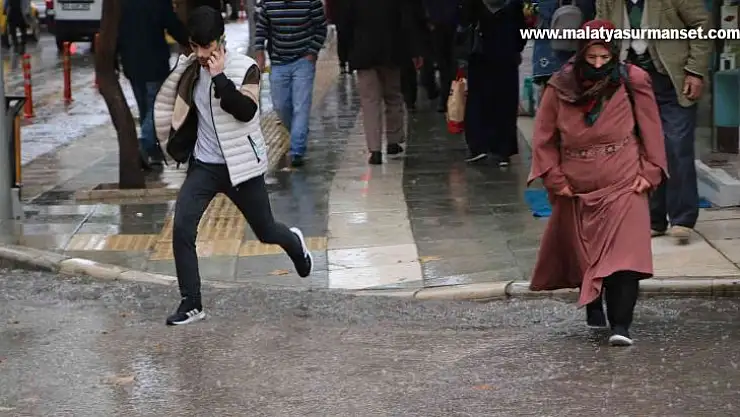 Elazığ'da sağanak yağış etkili oldu