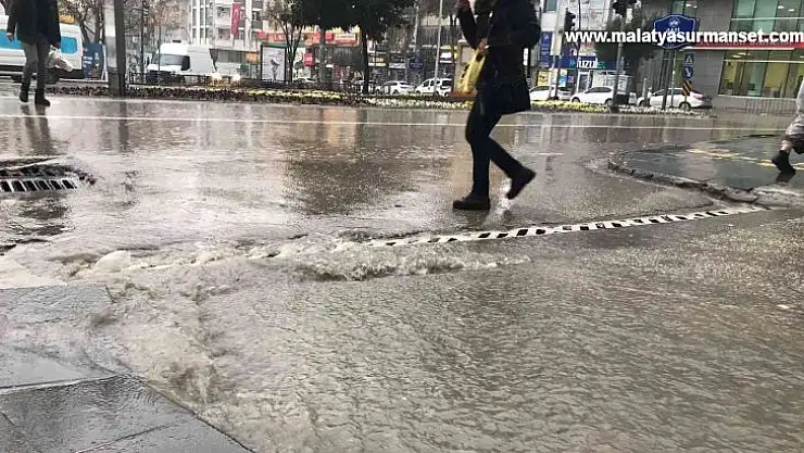 Elazığ'da sağanak yağış etkili oldu