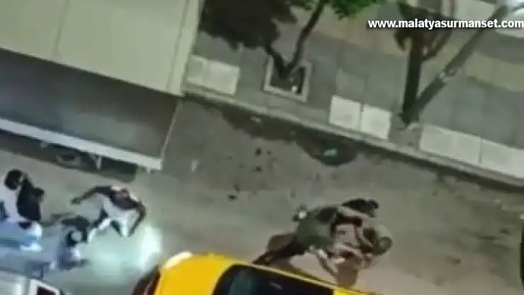 Elazığ'da trafikte yol verme kavgasında yumruklar konuştu