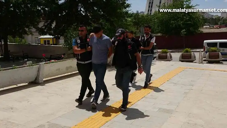 Elazığ'da uyuşturucu satan 2 şüpheli tutuklandı