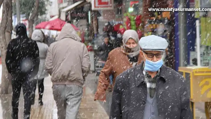 Elazığ'da uzun süredir beklenen kar yağışı başladı