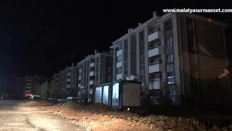 Elazığ'da yıldırım elektrik direğine isabet etti, il genelinde elektrikler kesildi