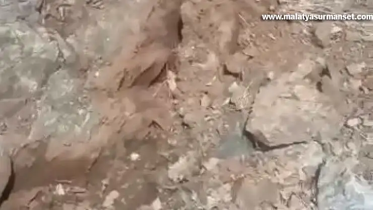 Elazığ'da zemin sıvılaşmasının ardından bu kez de dağlardaki çatlaklar dikkat çekti