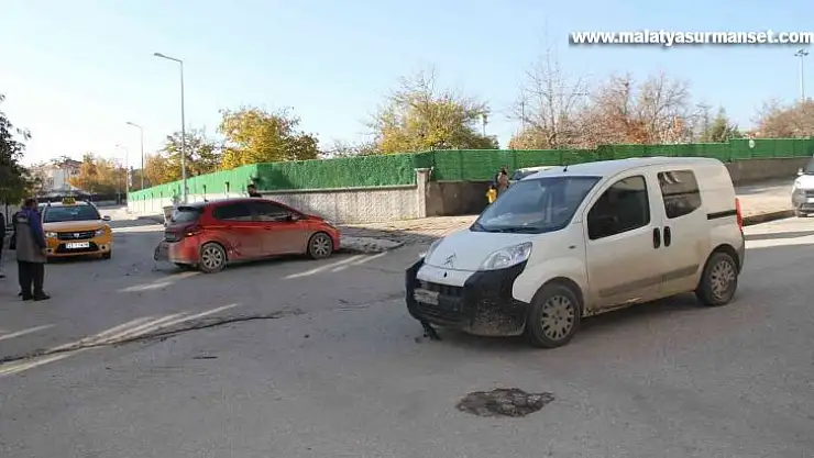 Elazığ'da zincirleme trafik kazası: 1 yaralı