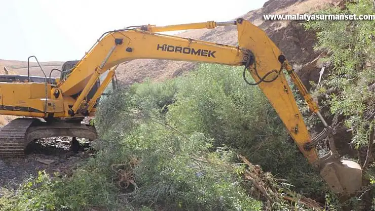 Elazığ derelerinde ıslah çalışması sürüyor