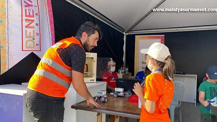 Elazığ Gençlik Merkezi'nin standına Gökyüzü Gözlem Etkinliği'nde büyük ilgi