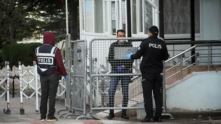 Elazığ'da karantina altına alınan apartman 2'ye yükseldi