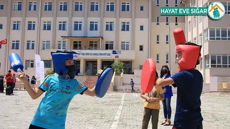 Elazığlı öğrenciler 'Telafide Ben de Varım' programında doyasıya eğlendi