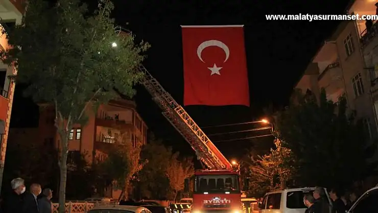 Elazığlı şehidin baba ocağına Türk bayrağı asıldı