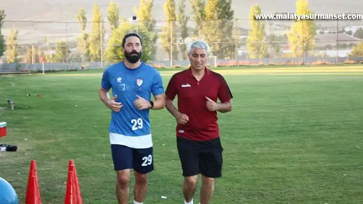 Elazığspor'un 39 yaşındaki kaptanı Yiğitcan, yıllara meydan okuyor