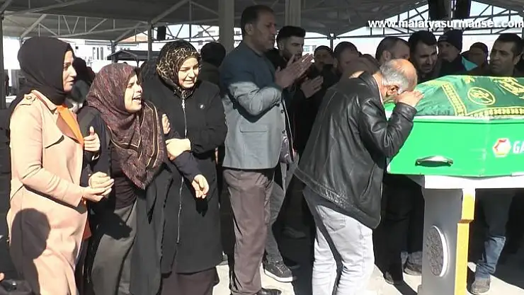 Elektrik çarpmasıyla komalık oldu, bir yıl sonra aynı gün hayatını kaybetti