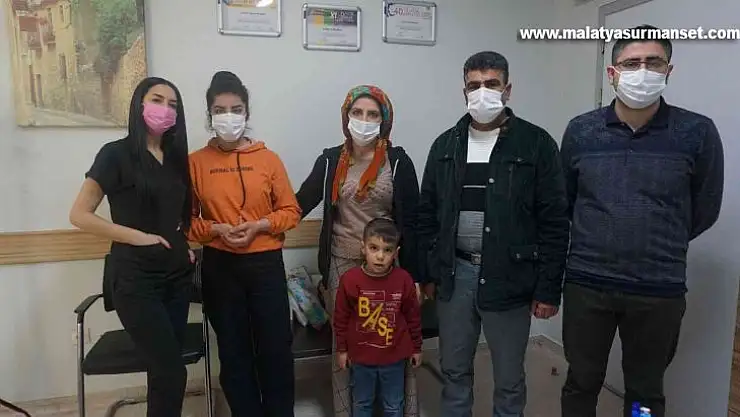 Eli yanan genç kıza başarılı operasyon