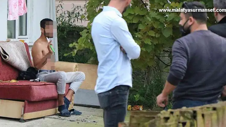 Elinde bıçakla intihara kalkışan genç 2 saatte ikna edildi