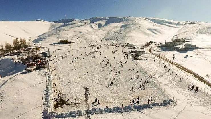 Elmadağ'daki kayak merkezi doldu taştı